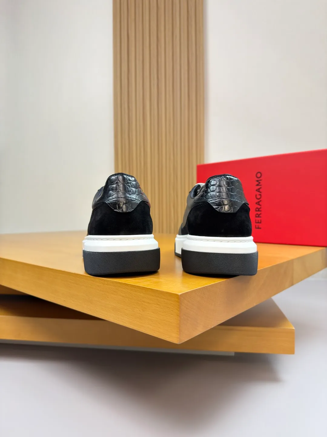 Men's men's shoes 💰440 [New style] 🏃‍♂️🏃‍♂️[Ferragamo] Ferragamo - High-end quality original order·Casual sports shoes -Upper: 🔝Nappa calfskin, suede calfskin, shoe body. Sewing brand totem, tongue air pressure brand logo -Inner: water-dyed cowhide -Outsole: ultra-light TPU foam rubber; molded outsole -Ultra-high quality control and fine workmanship: outstanding (high-end, extravagance, grade) -Size: 38-45 (46, can be customized)